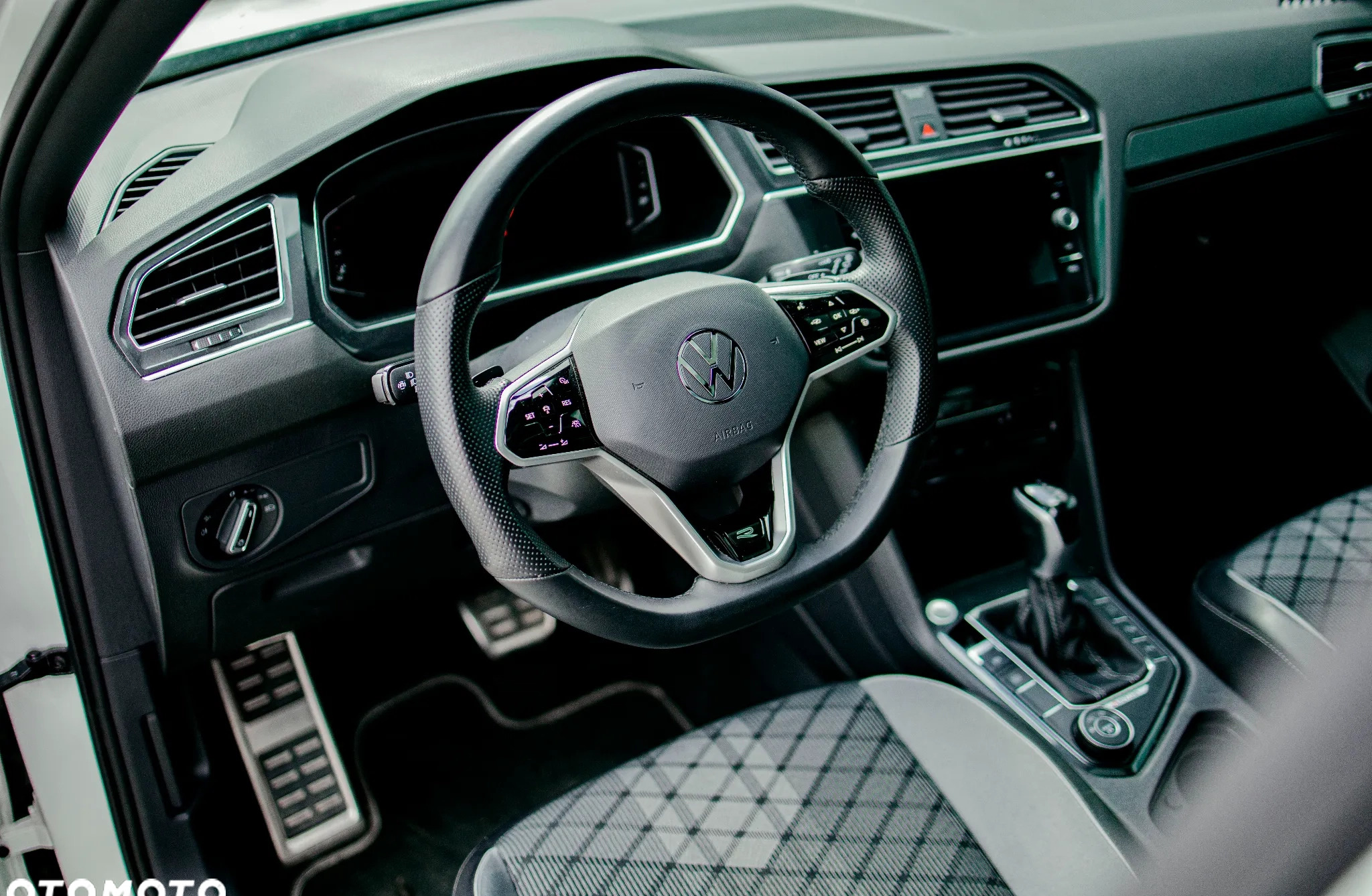 Volkswagen Tiguan cena 187700 przebieg: 36000, rok produkcji 2021 z Przasnysz małe 46